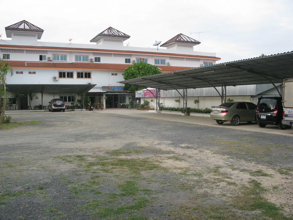 Kesorn Place Buriram Bagian luar foto