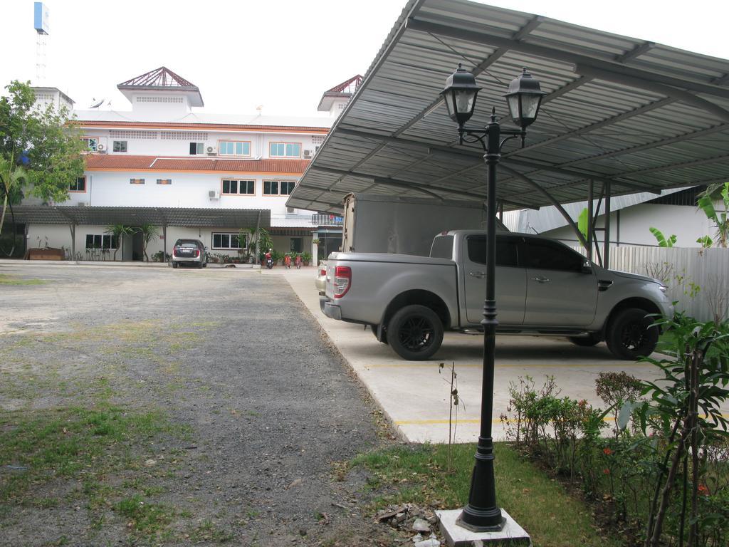 Kesorn Place Buriram Bagian luar foto
